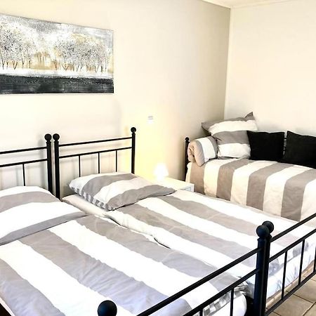 Helle Wohnung Mit Wintergarten - Nahe Ruhrgebiet Und Freizeitpark Movie Park Bottrop Esterno foto