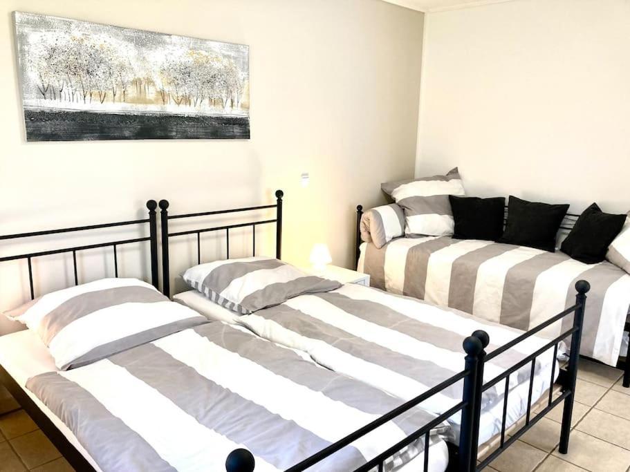 Helle Wohnung Mit Wintergarten - Nahe Ruhrgebiet Und Freizeitpark Movie Park Bottrop Esterno foto