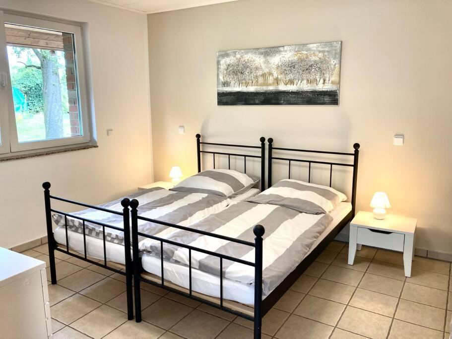 Helle Wohnung Mit Wintergarten - Nahe Ruhrgebiet Und Freizeitpark Movie Park Bottrop Esterno foto