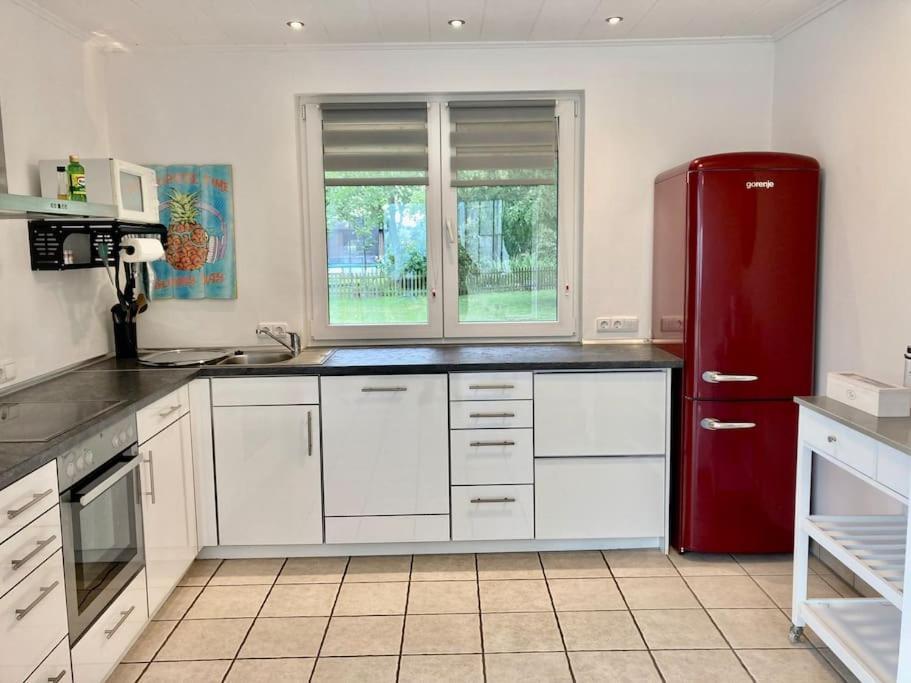 Helle Wohnung Mit Wintergarten - Nahe Ruhrgebiet Und Freizeitpark Movie Park Bottrop Esterno foto