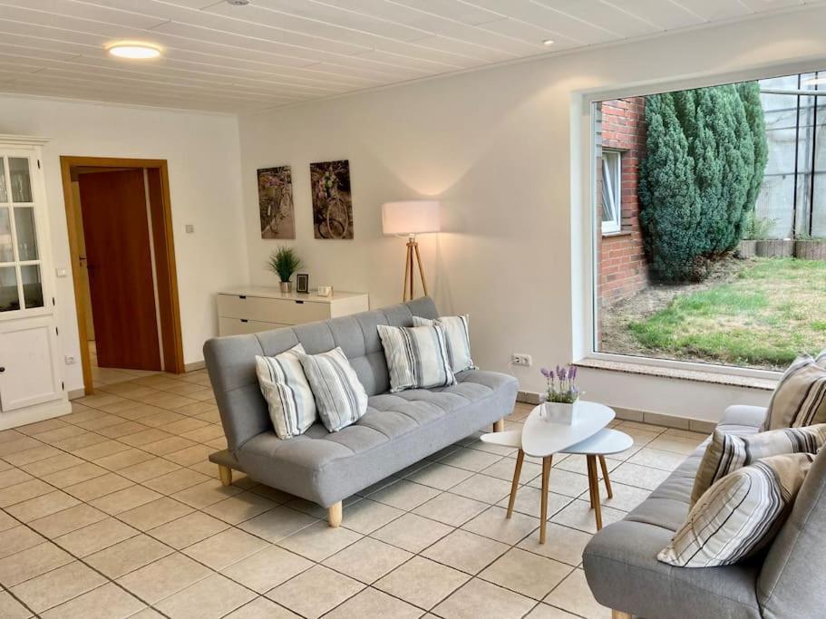 Helle Wohnung Mit Wintergarten - Nahe Ruhrgebiet Und Freizeitpark Movie Park Bottrop Esterno foto